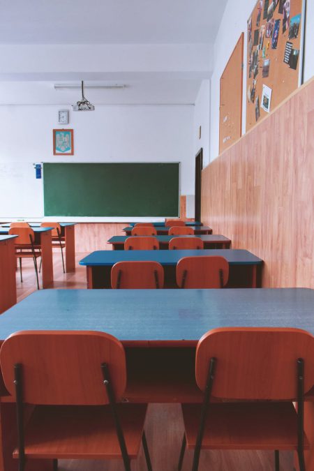 Powrót uczniów do Szkół – 10 zasad według MEN photo of empty class room
