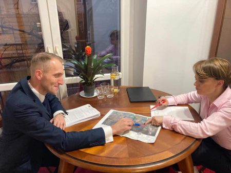 Sebastian Wlazły z wizytą u Pani Jadwigi Emilewicz, interwencje poselskie, dworzec w gądkach