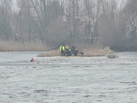 jezioro koninko załamał się lód akcja straży gmina kórnik