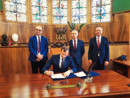 Burmistrz nawiązał współprace z Uniwersytetem Adama Mickiewicza w celu oczyszczenia wód Jeziora Kórnickiego. uam i kórnik - współpraca oczyszczanie jeziora kórnickiego