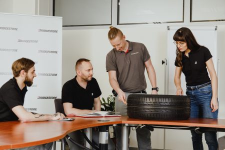 Poznańska fabryka opon rekrutuje – sprawdź, jakich pracowników poszukują! bridgestone poznań rekrutacja