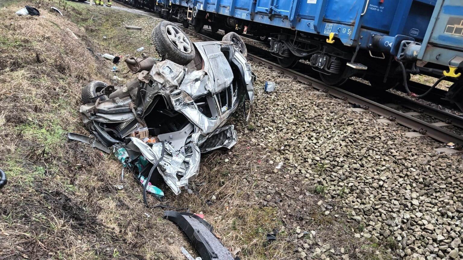 wypadek na przejeździe kolejowym dachowa