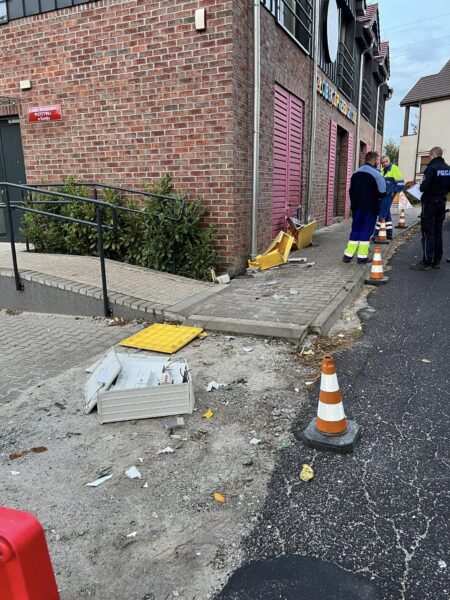 Kolizja z budynkiem ucieczka z miejsca zdarzenia. kórnik kolizja i ucieczka