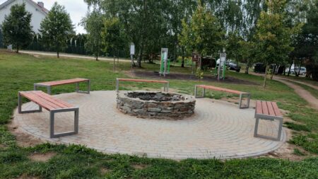 ognisko kamionki interwencja podpalenie ławki dewastacja