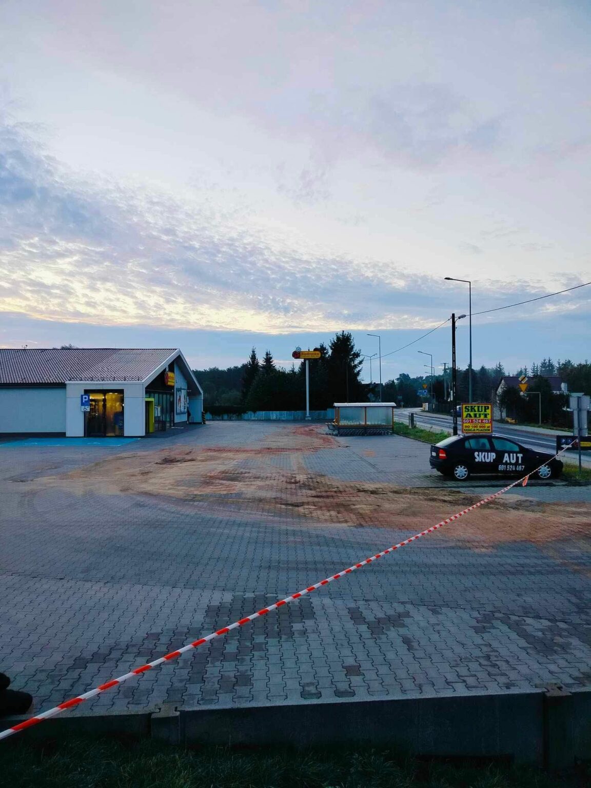 Borówiec: wyciek paliwa, sklep Biedronka zamknięty. FB IMG 1725945249722