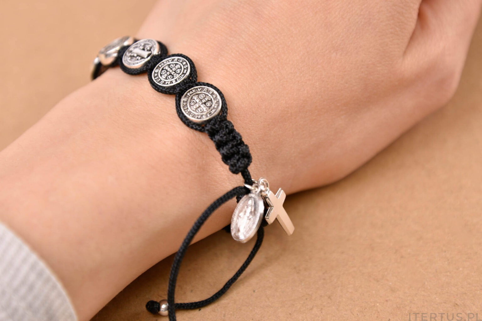 Dlaczego warto nosić biżuterię chrześcijańską?