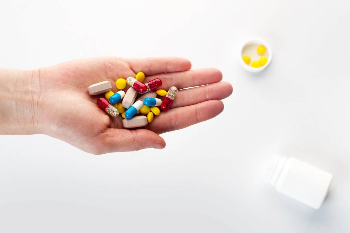 medicine-pills-capsules-hand.jpg