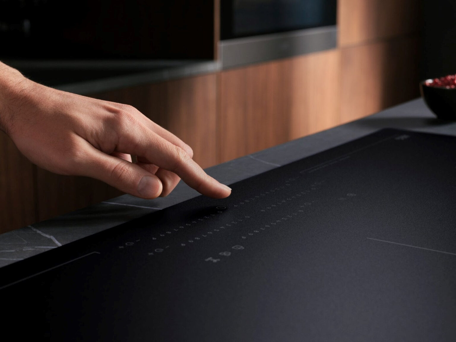 Zadbaj o porządek w kuchni – wytrzymała płyta indukcyjna jest prosta w czyszczeniu i odporna na zabrudzenia