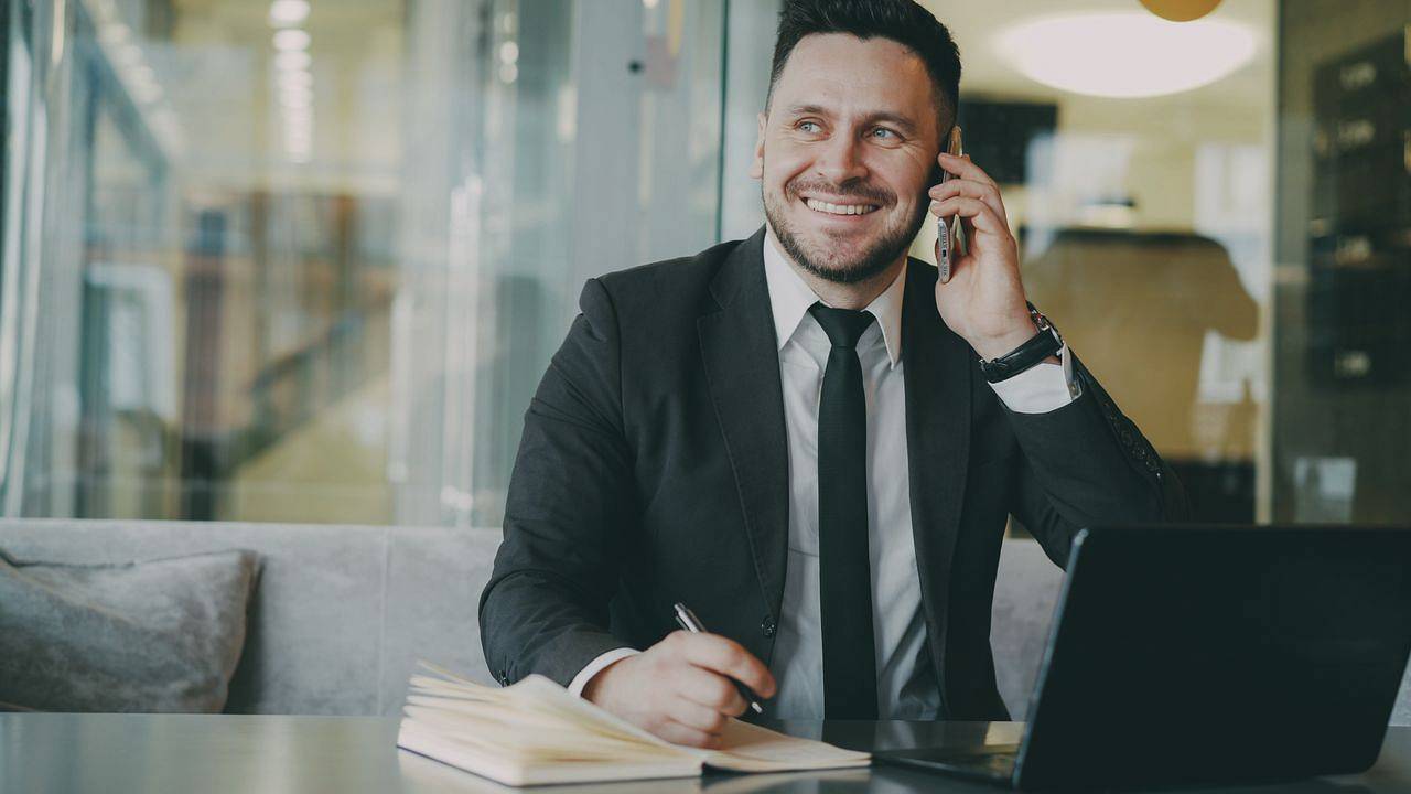 Jak ograniczyć ryzyko prawne przy zawieraniu umów B2B? pexels silverkblack 36766677 wp