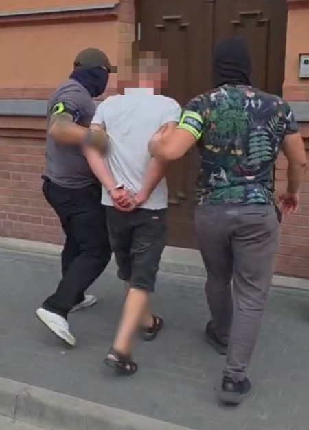 Nocny rozbój w gminie Kórnik. Sprawca groził bronią i nożem policja poznań rozbój kórnik