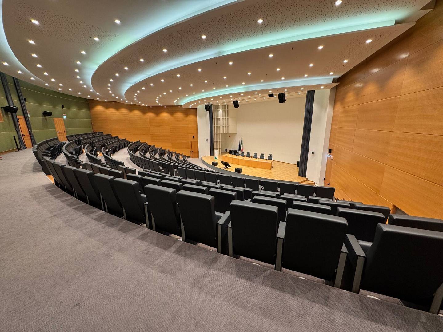 Jak dobrać nagłośnienie sali do konferencji, eventu i wydarzenia firmowego? jakdobracnaglosnieniesalidokonferencjieventuiwydarzeniafirmowego wp