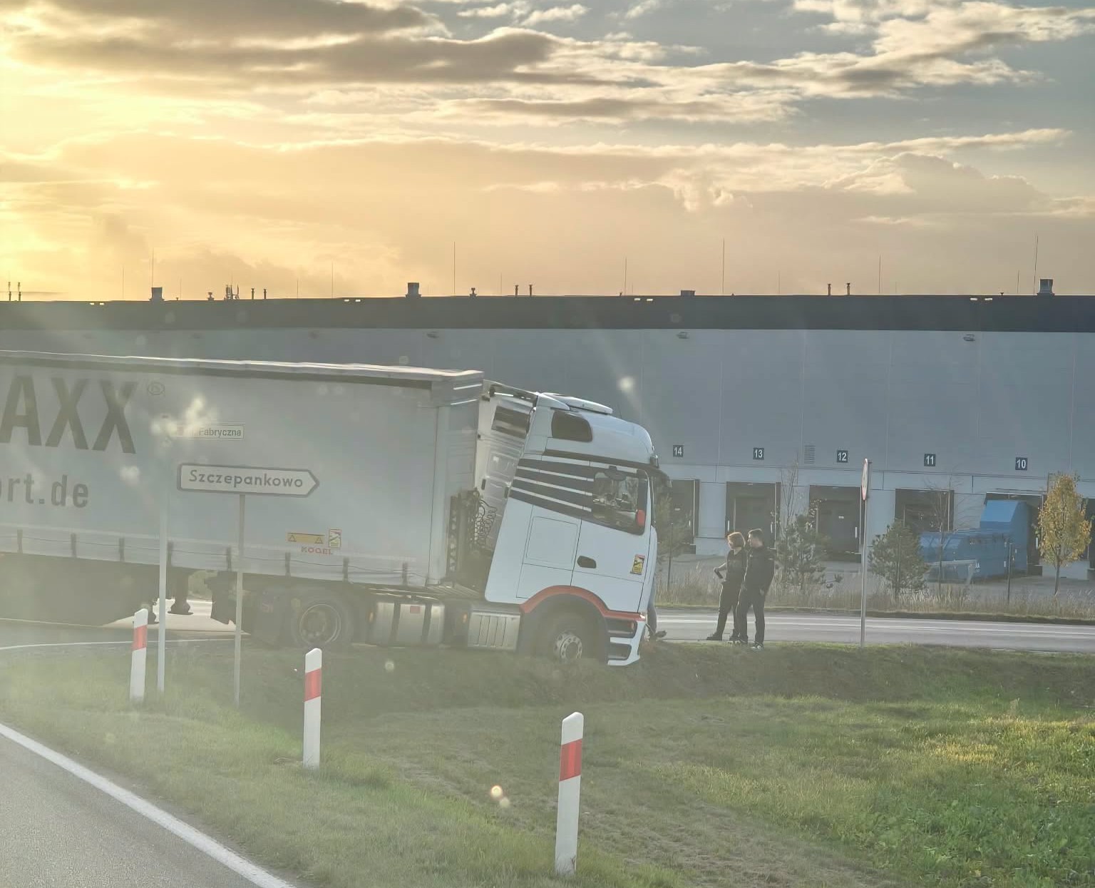 Duże korki na S11 i przy węźle Koninko. Utrudnienia także na okolicznych drogach. 1 koninko kolizja tulce